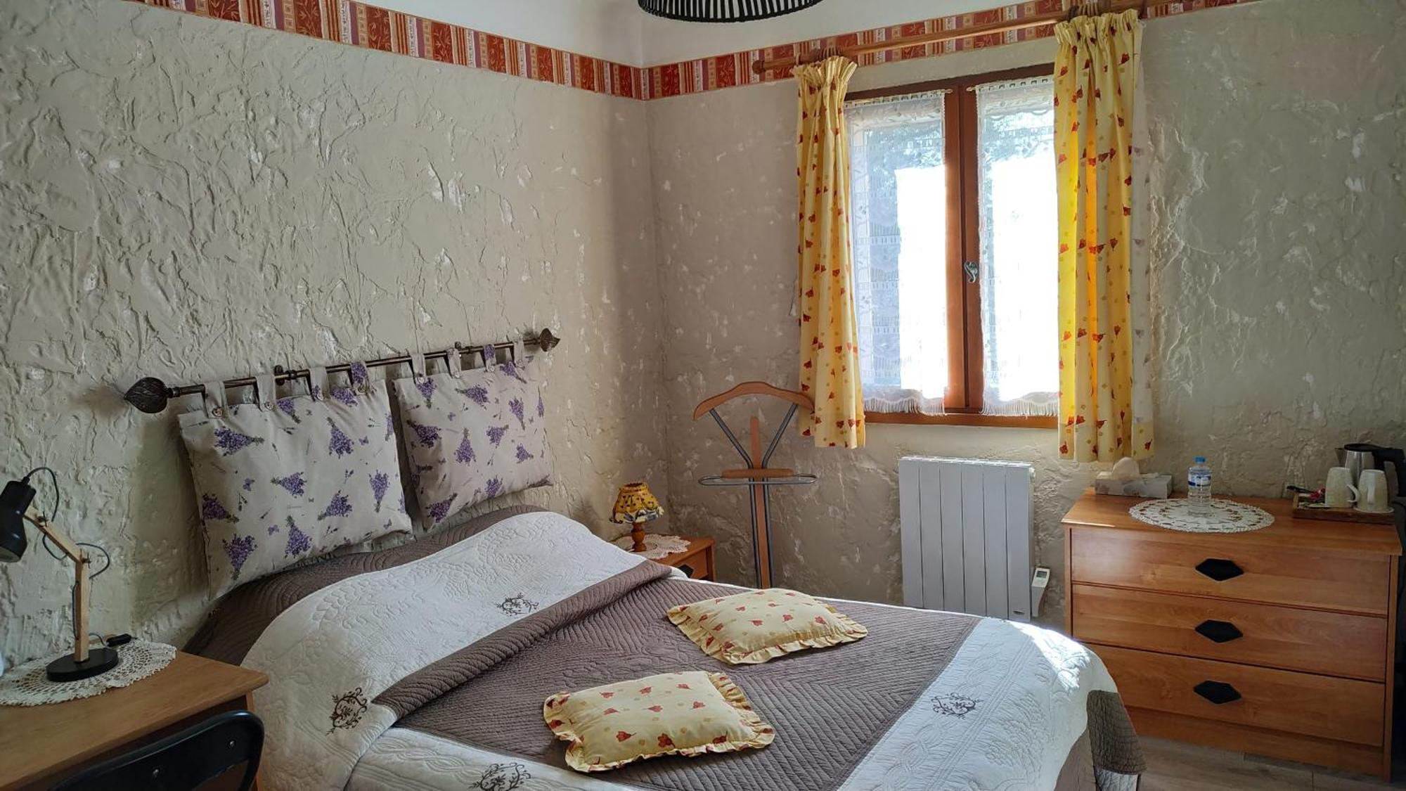 La Pinede De Manon Bed & Breakfast Barjols Exterior photo